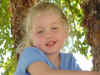 Zoe in tree.jpg (73084 bytes)